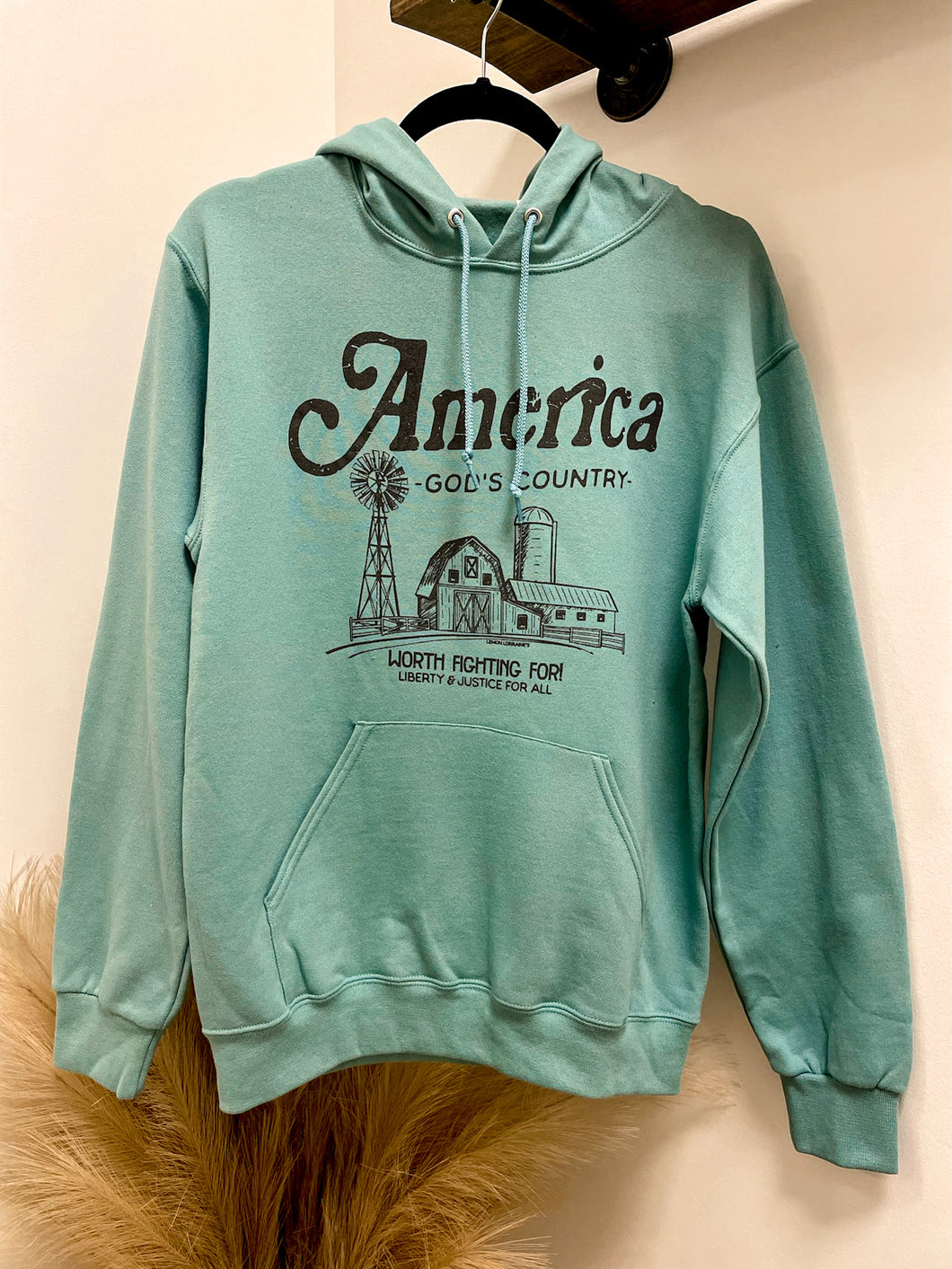 God's Country Sweatshirt in Olive