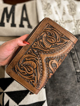 Load image into Gallery viewer, Tanya Tooled Leather Zip Wallet
