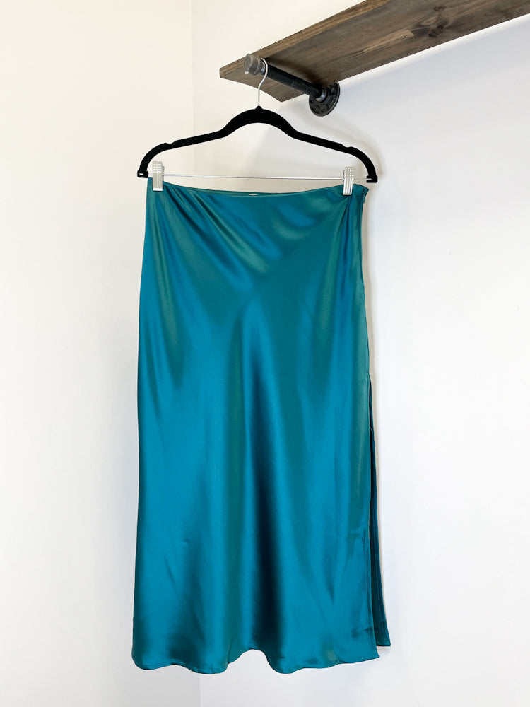 Time Slipped Away Satin Midi Skirt in Emerald