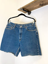 Load image into Gallery viewer, Vintage Levi Cutoff Shorts 36
