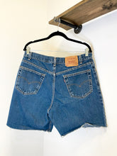 Load image into Gallery viewer, Vintage Levi Cutoff Shorts 36
