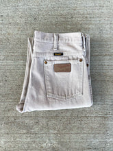 Load image into Gallery viewer, Wrangler Vintage Denim 31
