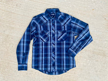 Load image into Gallery viewer, Vintage Wrangler Button Up
